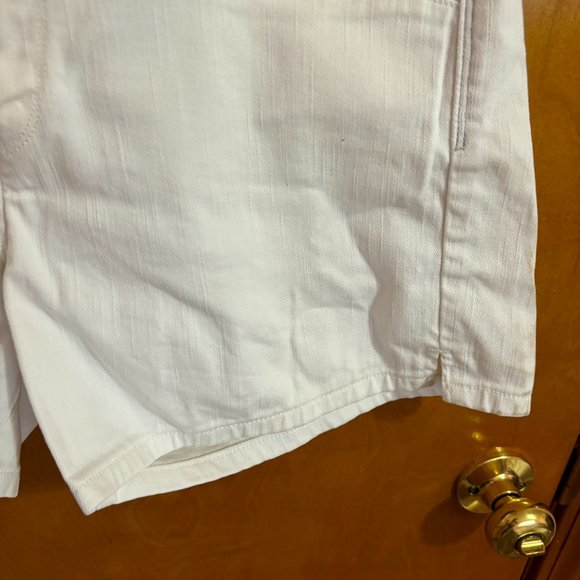 Levi's White Jean Shorts with White Tab and Two Buttons - Picture 5 of 14